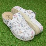 Saboti medicali piele dama "Tellus" 25-061, Alb cu flori